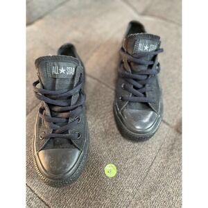 Converse kids size 4 Black on Black